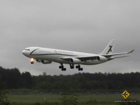 Airbus A340-313X